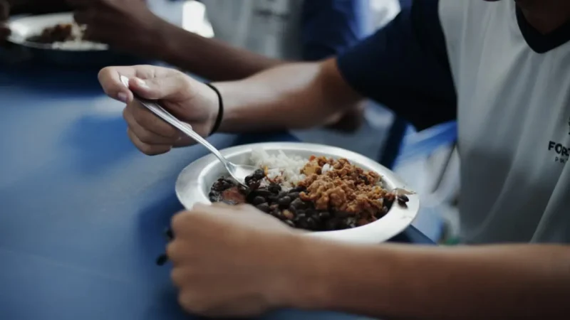 Após pratinho, escolas municipais de Fortaleza servirão feijoada e escondidinho