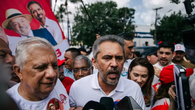 Em agenda de campanha, Elmano promete novo hospital em Caucaia
