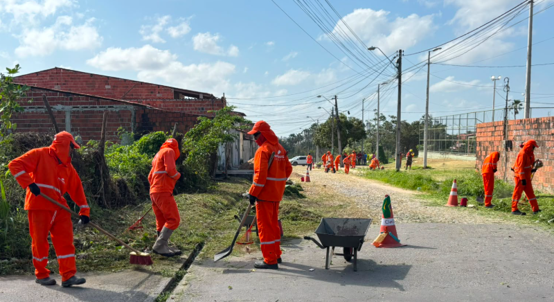 Prefeitura executa ação integrada de limpeza e combate à dengue no Loteamento Paraíso Verde, no Siqueira